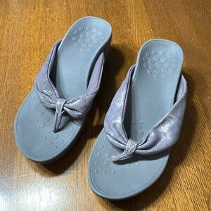 Vionic Arabella Leather Toe-Post Sandal, Size 7, Color Pewter